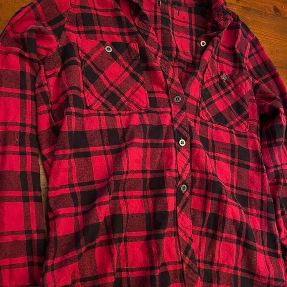 Women’s Red & Black Plaid Flannel Button-Up Shirt – Size M - Picture 2 of 4